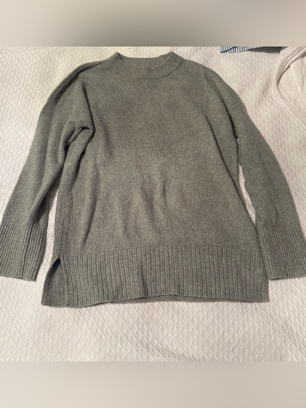Cozy Ribbed Pullover Sweater in gray
